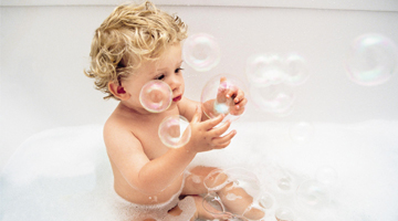 宝宝洗澡泡泡360.jpg